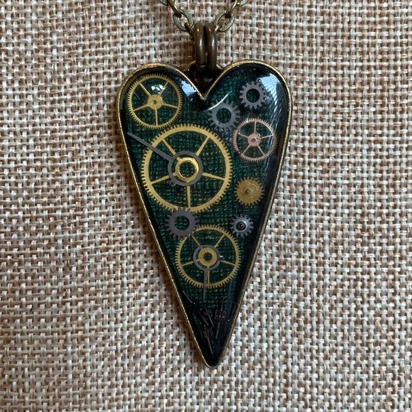 Real vintage Watch gears Heart Necklace - Picture 4 of 9